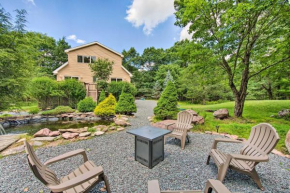 Family Pocono Cabin with Community Pool and Lake